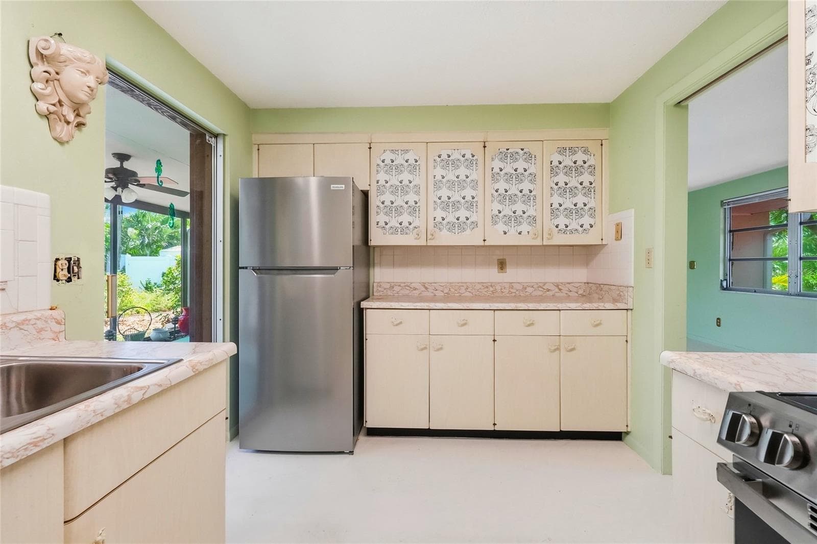 Single Family Residence at 437 BEACH PARK BLVD, VENICE, photo 13 of 33
