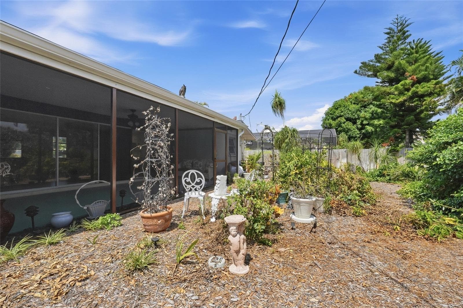 Single Family Residence at 437 BEACH PARK BLVD, VENICE, photo 27 of 33