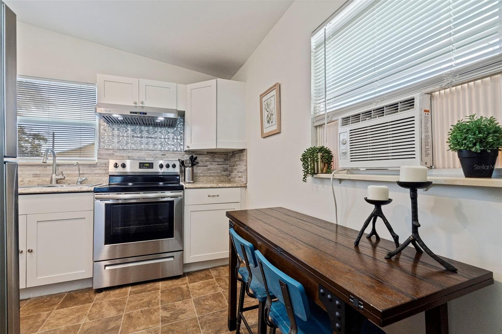 Single Family Residence at 327 25TH ST S, ST PETERSBURG, photo 17 of 47