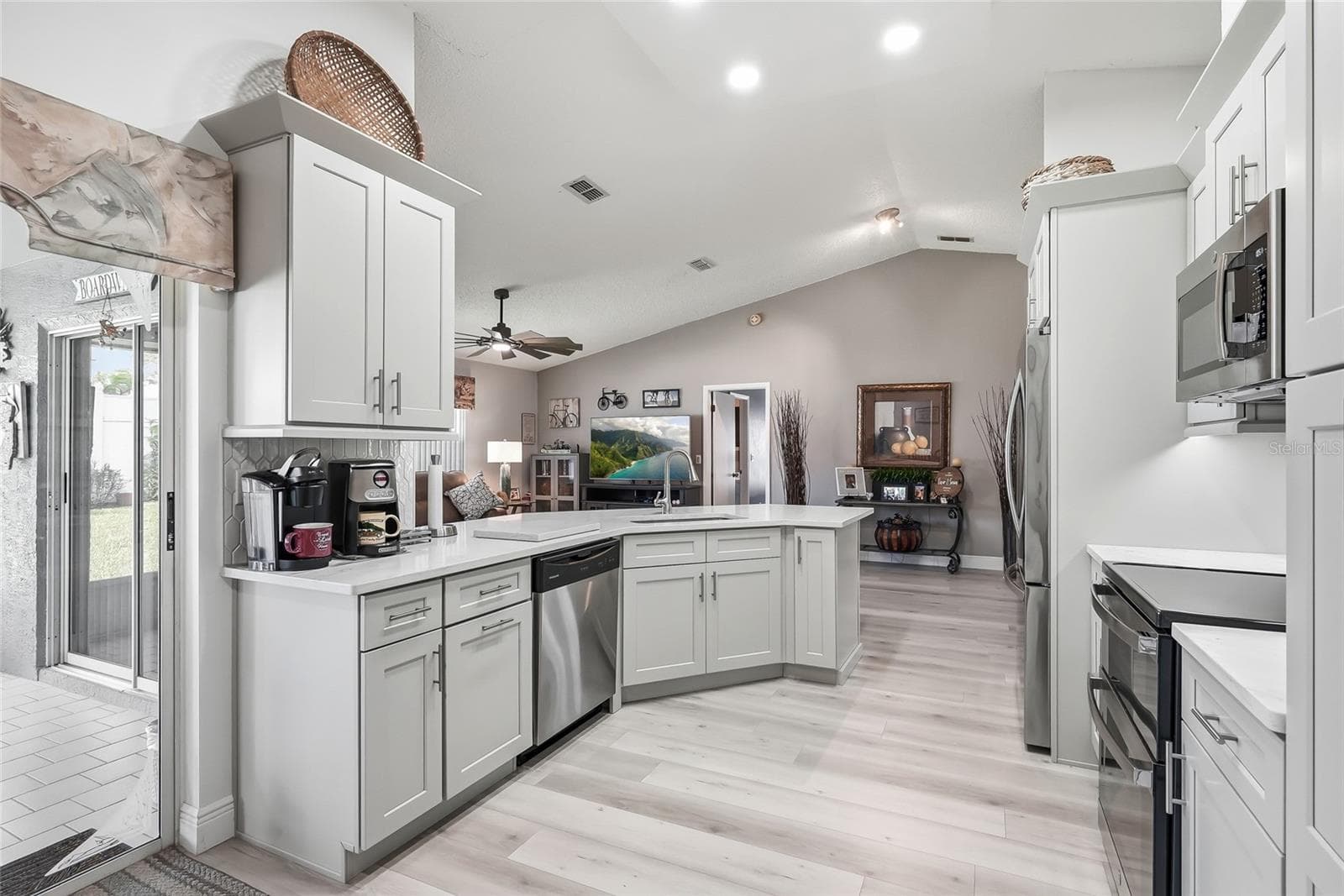 Single Family Residence at 8185 RHANBUOY RD, SPRING HILL, photo 19 of 44