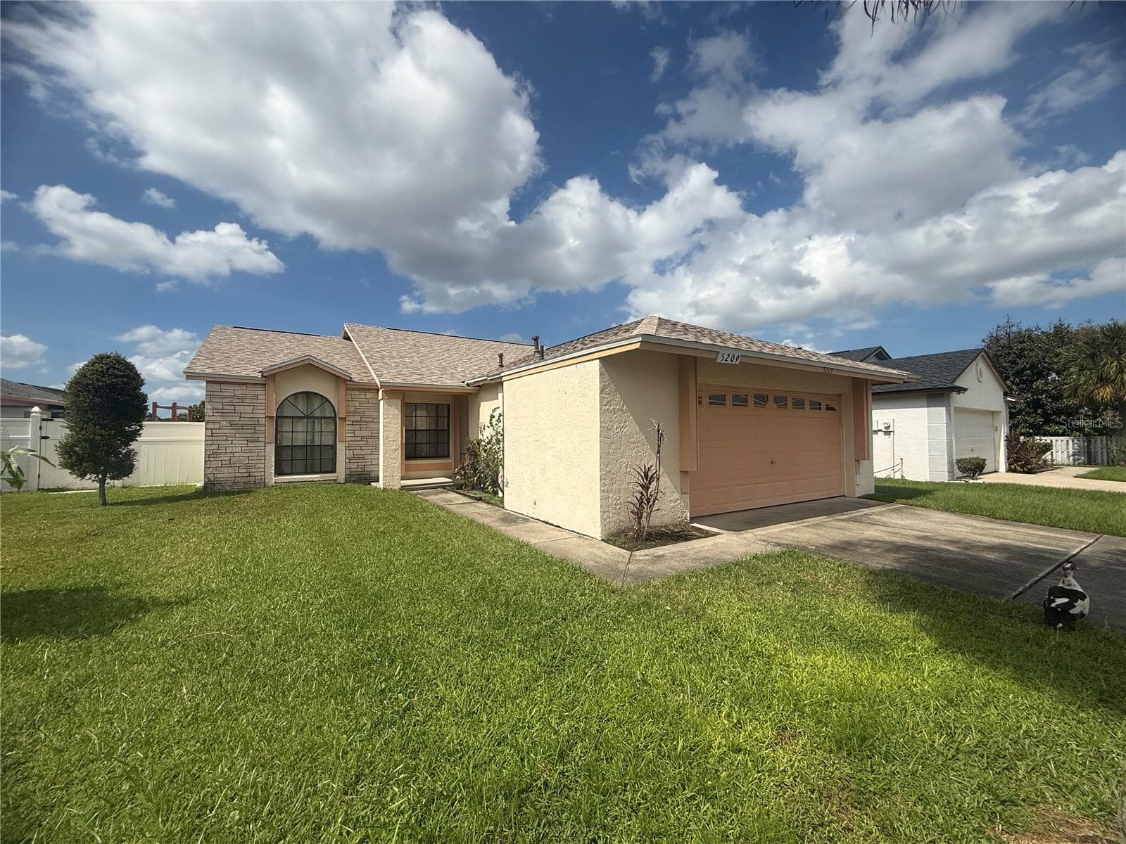 Single Family Residence at 5209 BROKEN ARROW DR, KISSIMMEE, photo 2 of 24