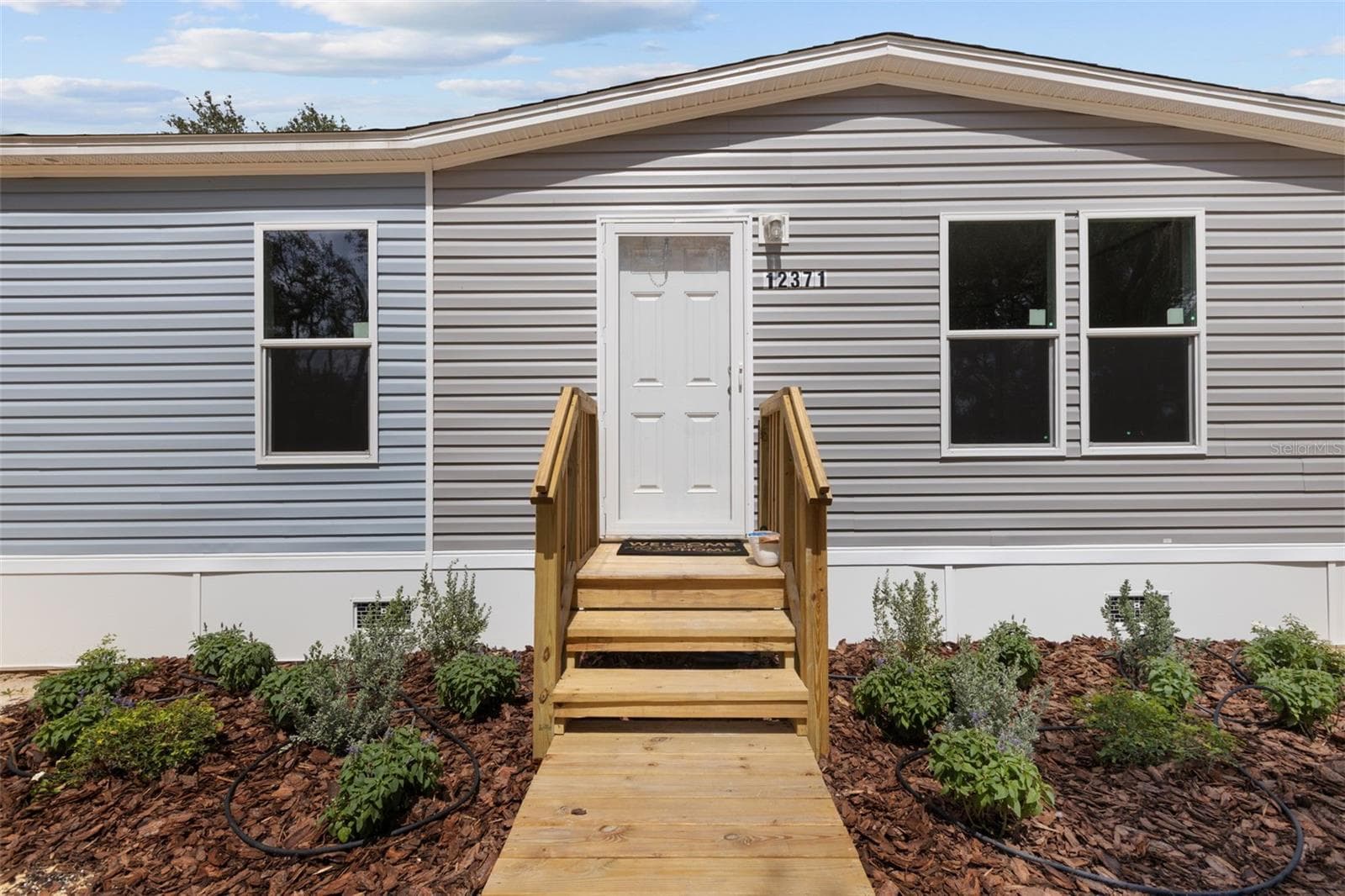 Manufactured Home at 12371 NE 82ND PL, BRONSON, photo 2 of 41