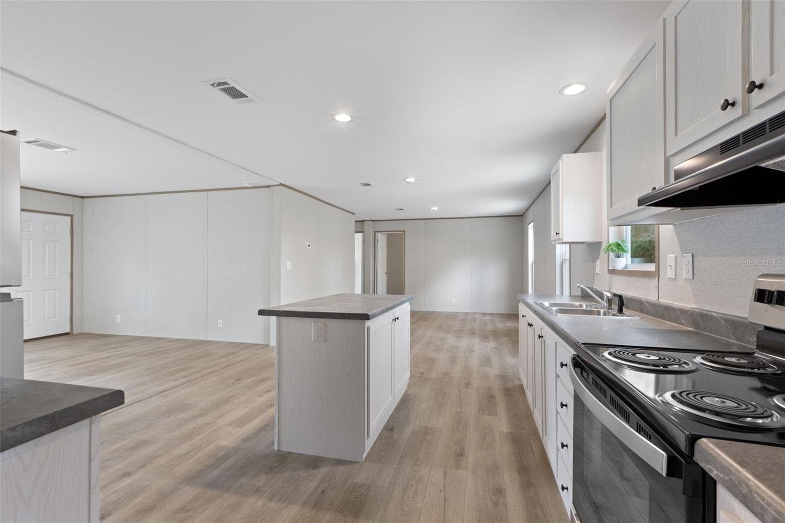 Manufactured Home at 12371 NE 82ND PL, BRONSON, photo 10 of 41