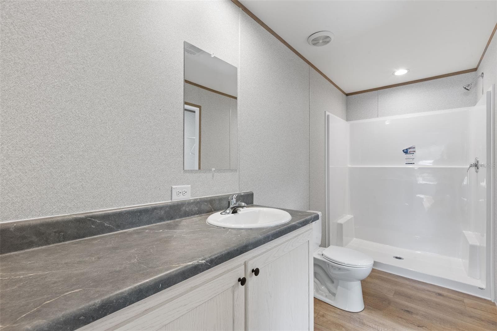 Plenty of counter space - 12371 NE 82ND PL, BRONSON