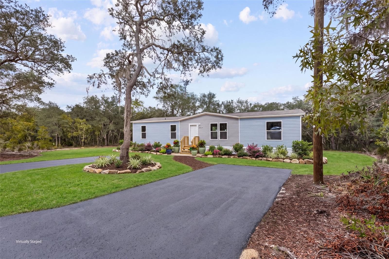 Virtually Staged to Show Potential Exterior with Updates - 12371 NE 82ND PL, BRONSON