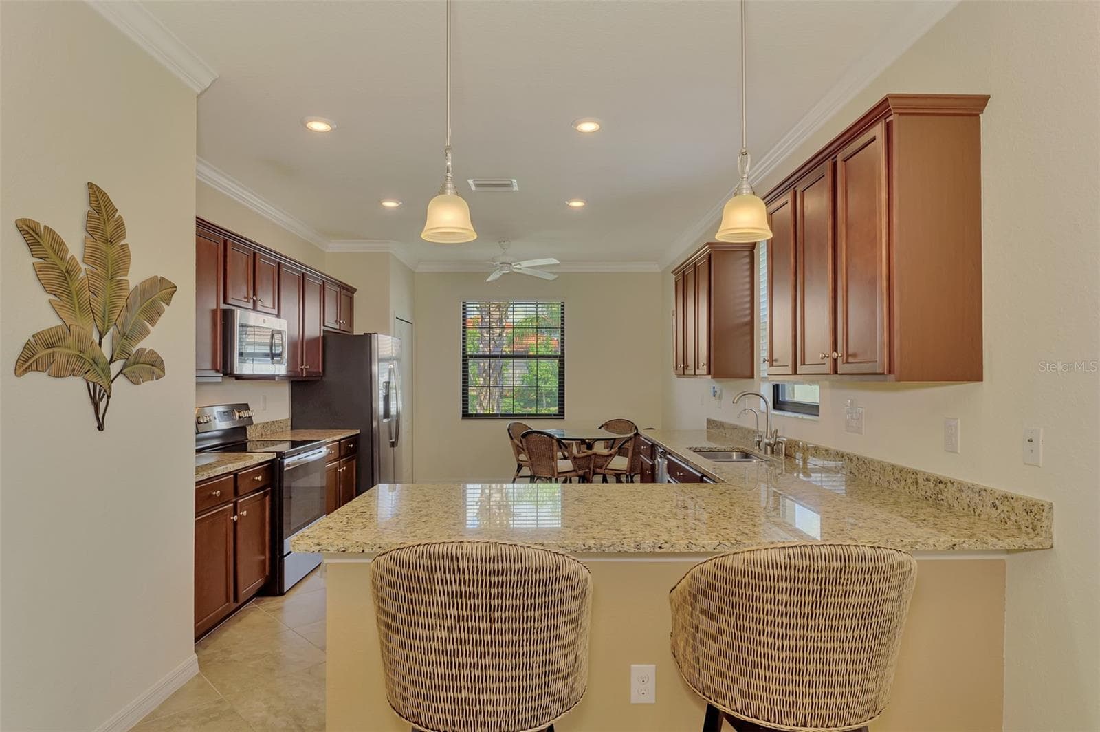 Breakfast Bar. - 9845 HILLTOP DR, VENICE