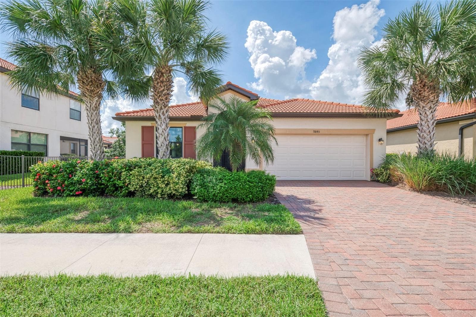 Mature Landscaping. - 9845 HILLTOP DR, VENICE