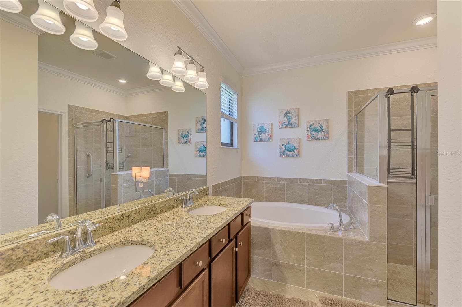 En Suite Bathroom - 9845 HILLTOP DR, VENICE