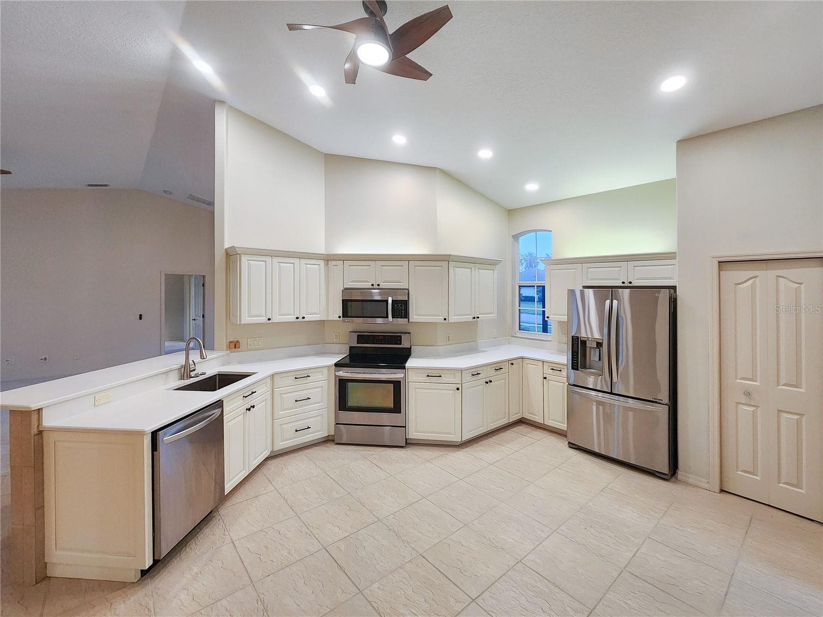 Kitchen - 6223 90TH AVENUE CIR E, PARRISH