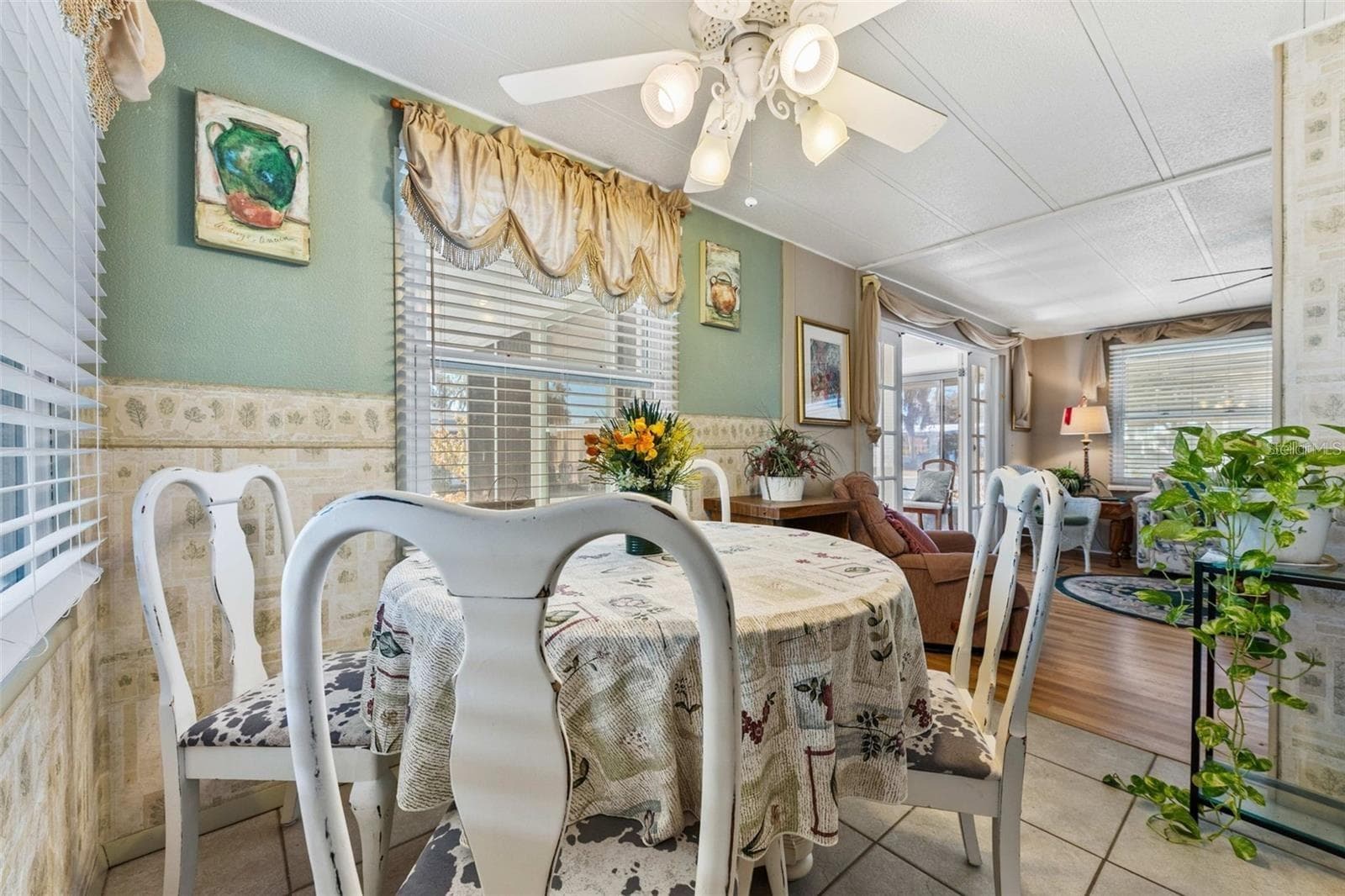Mobile Home at 201 JACARANDA DR, LEESBURG, photo 4 of 27