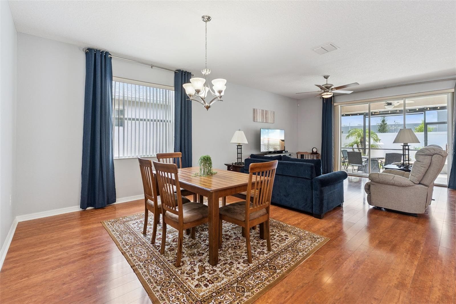 Open concept floor plan that is ideal when entertaining - 3541 RALEIGH DR, WINTER HAVEN