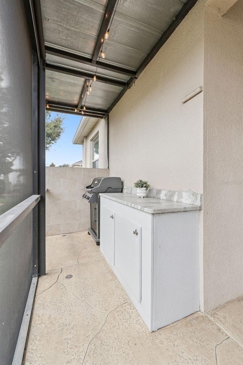 Built-in Buffet with granite countertop - 3541 RALEIGH DR, WINTER HAVEN