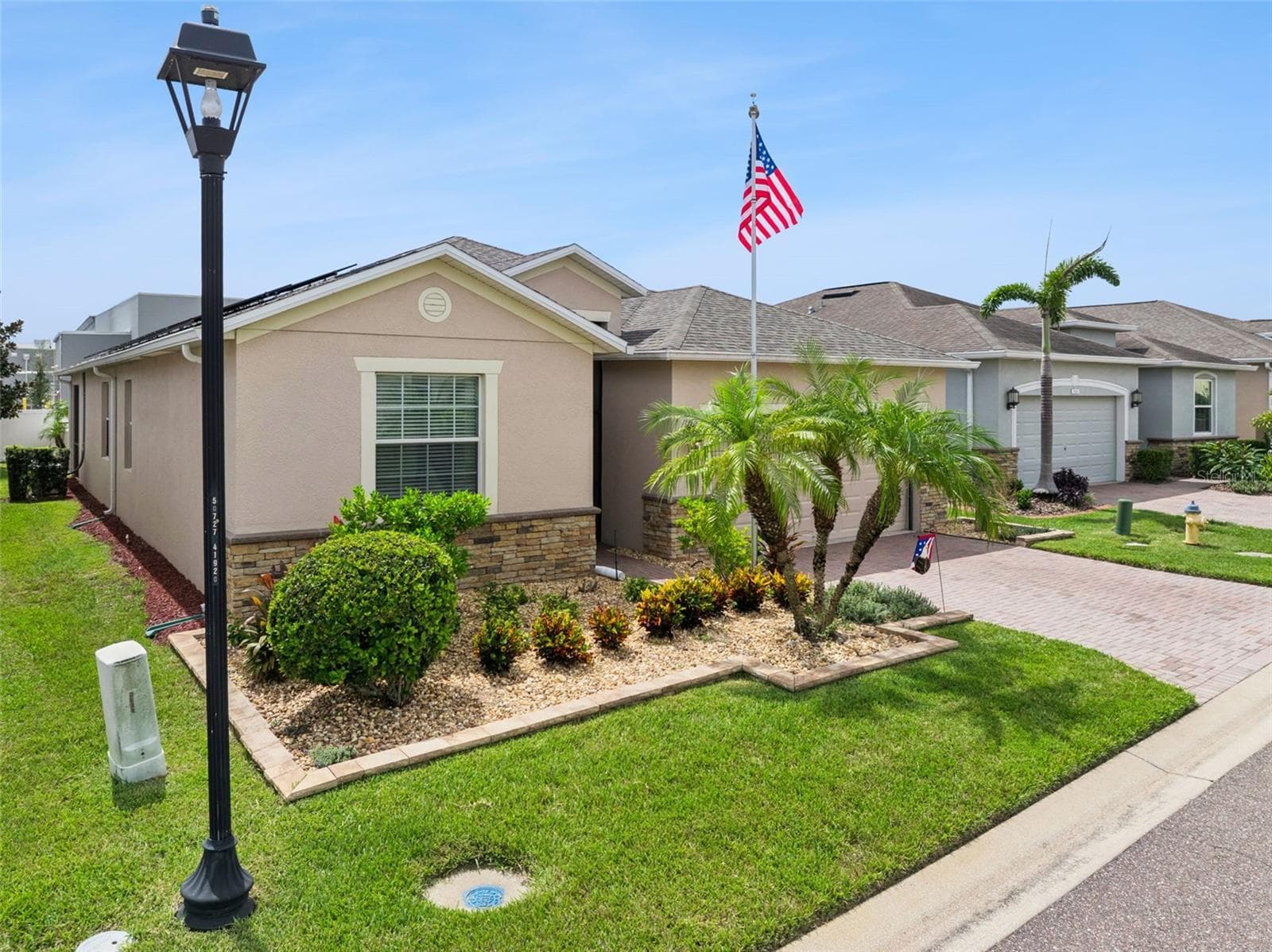 Decorative stone edging - 3541 RALEIGH DR, WINTER HAVEN