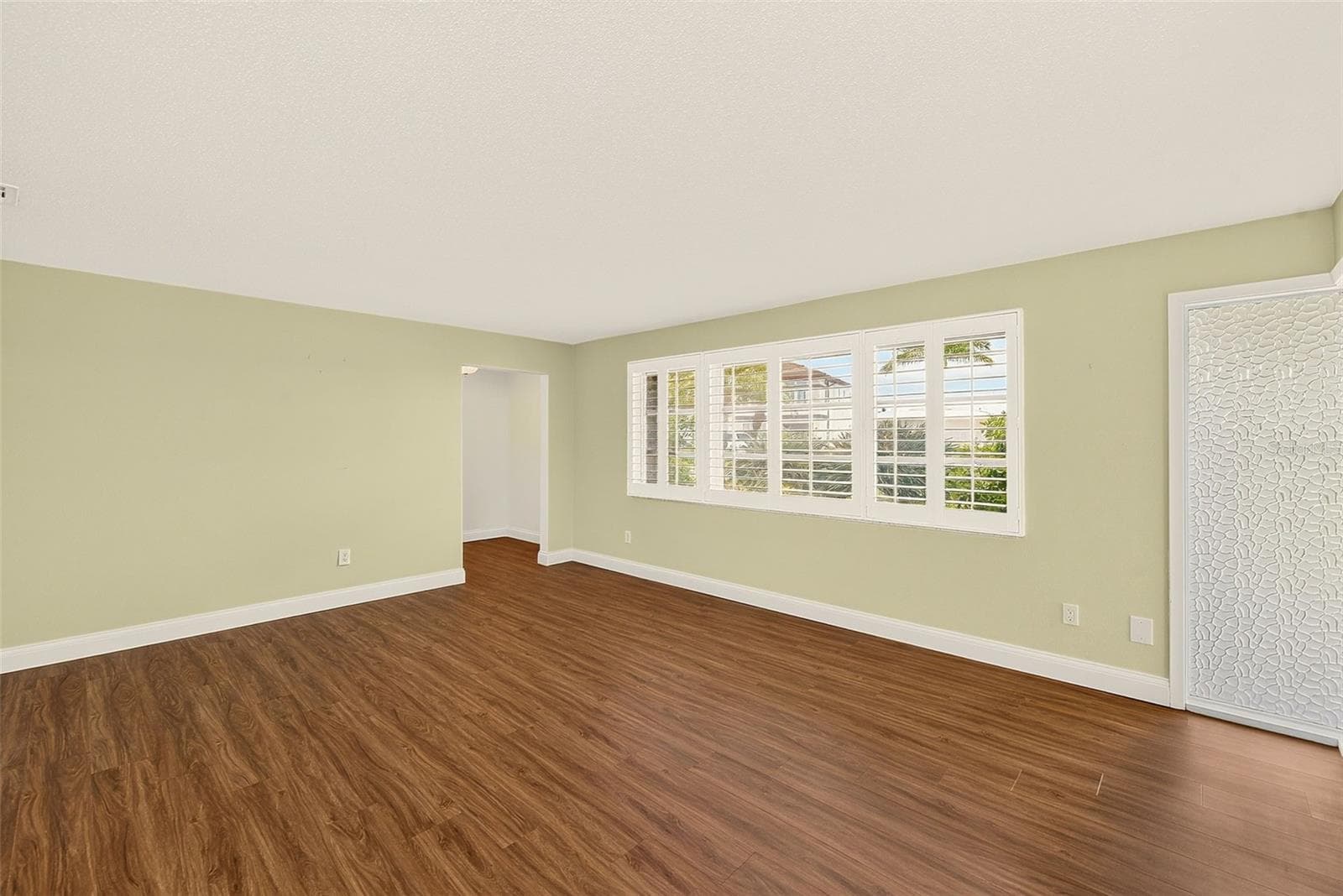 Single Family Residence at 513 HARBOR DR N, INDIAN ROCKS BEACH, photo 6 of 48