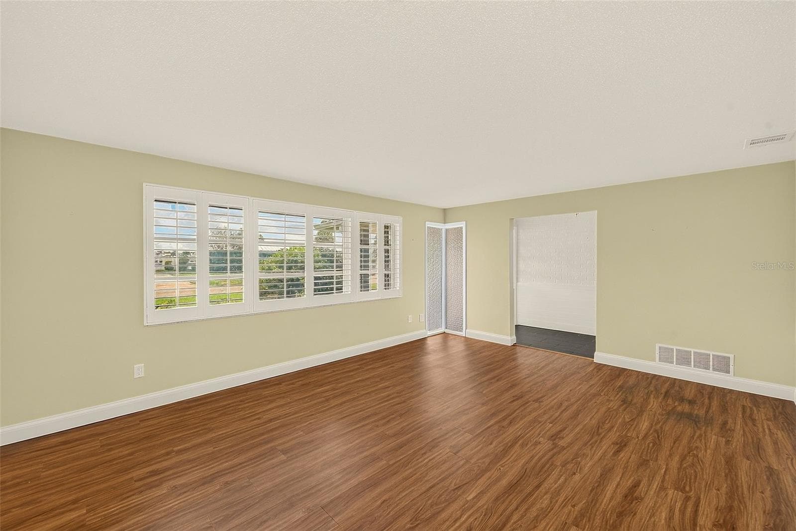 Single Family Residence at 513 HARBOR DR N, INDIAN ROCKS BEACH, photo 7 of 48