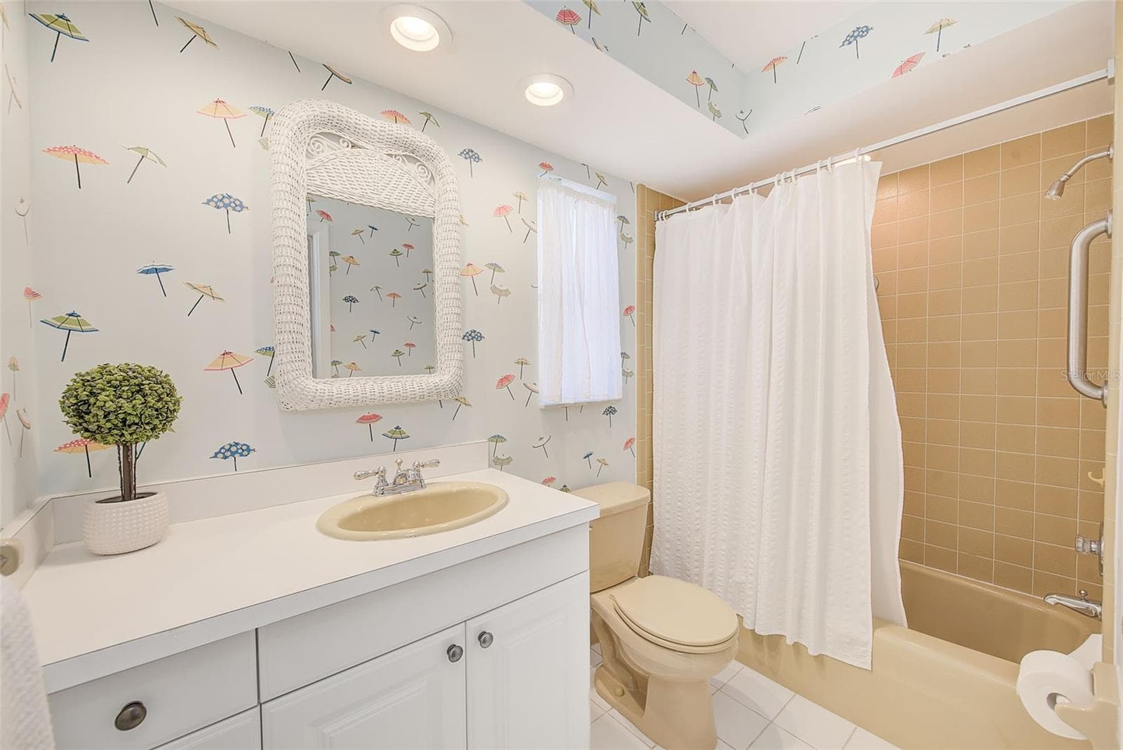 Single Family Residence at 513 HARBOR DR N, INDIAN ROCKS BEACH, photo 31 of 48