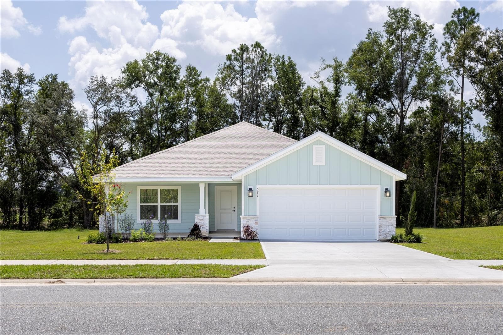 581 SW BELLFLOWER DR