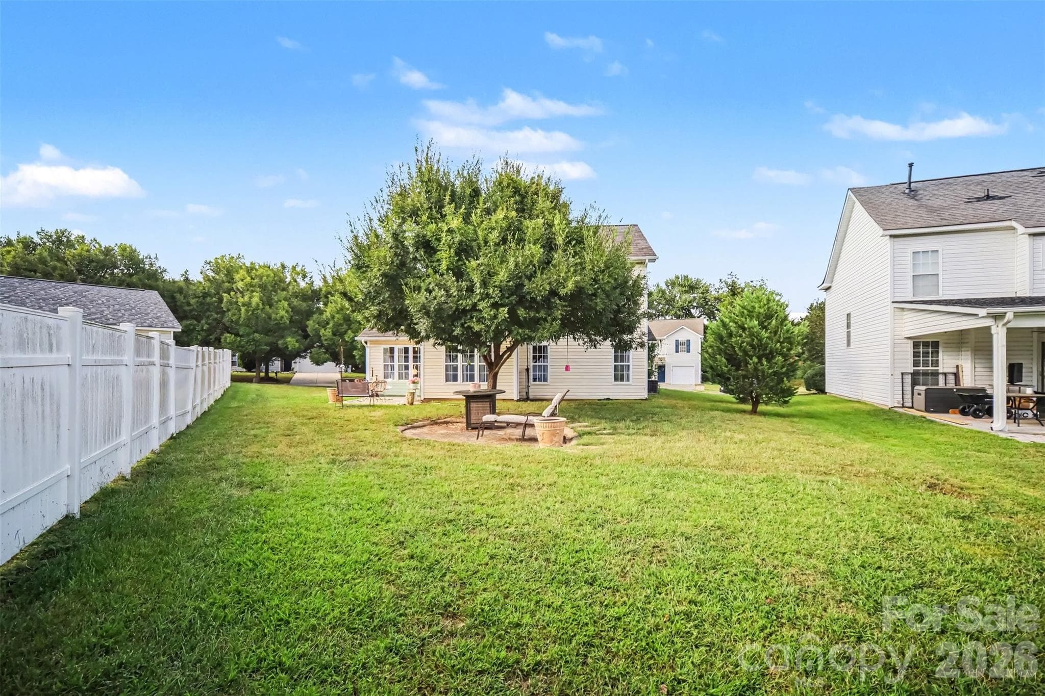 Single Family Residence at 15725 Southern Garden Lane, Charlotte, photo 2 of 32