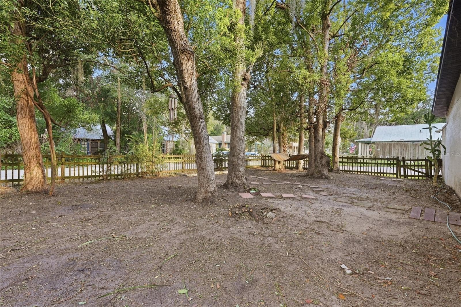 Semi-private courtyard off the side of the condo - 747 SE 2ND PL #10, GAINESVILLE