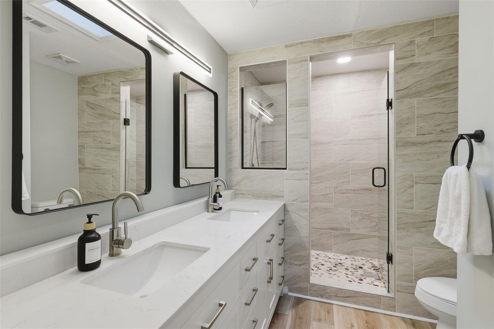 Single Family Residence at 27627 LOIS DR, TAVARES, photo 14 of 29