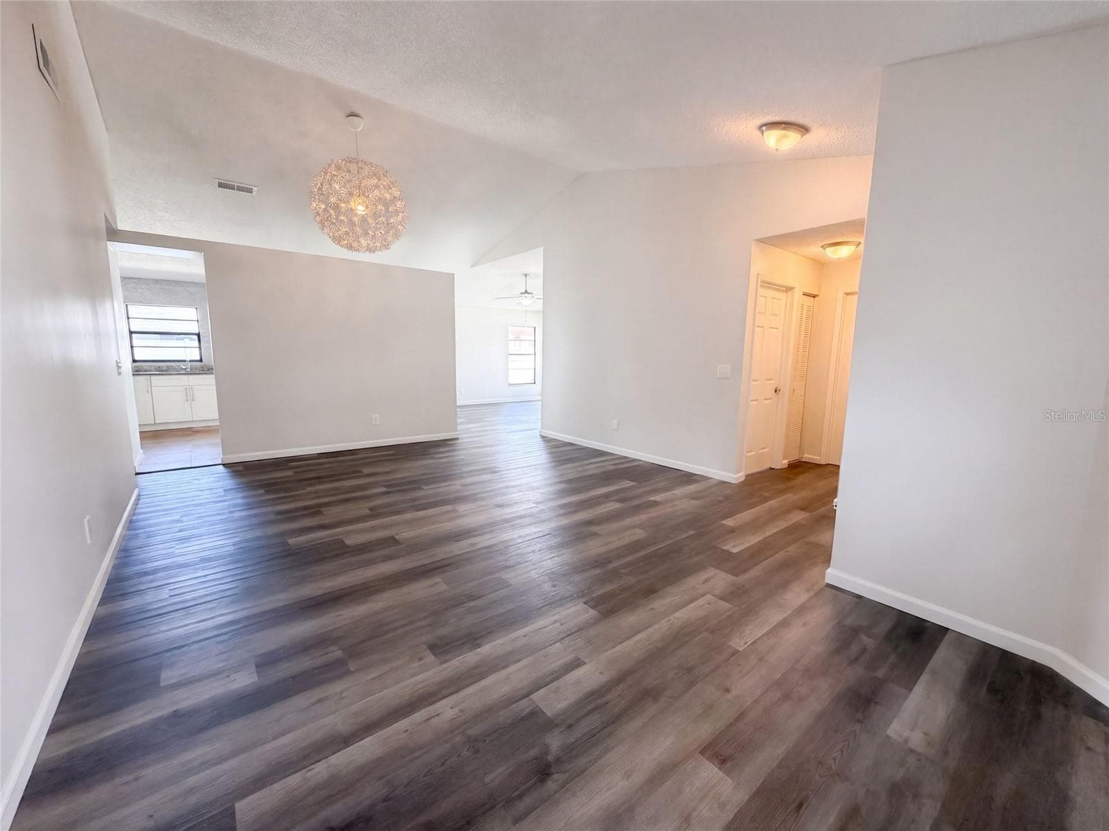Single Family Residence at 9507 LETTERSTONE CT, TAMPA, photo 3 of 16
