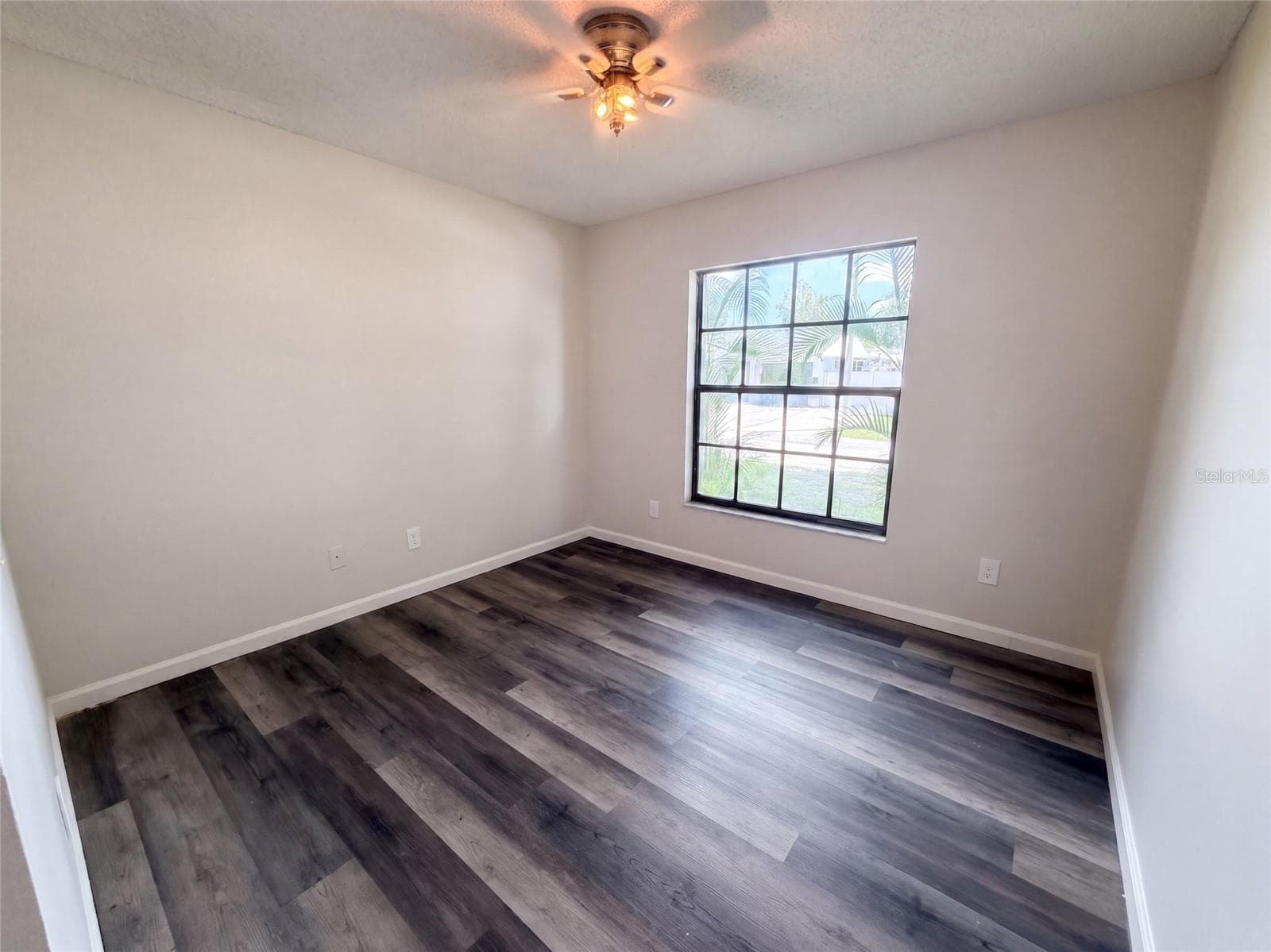 Single Family Residence at 9507 LETTERSTONE CT, TAMPA, photo 4 of 16