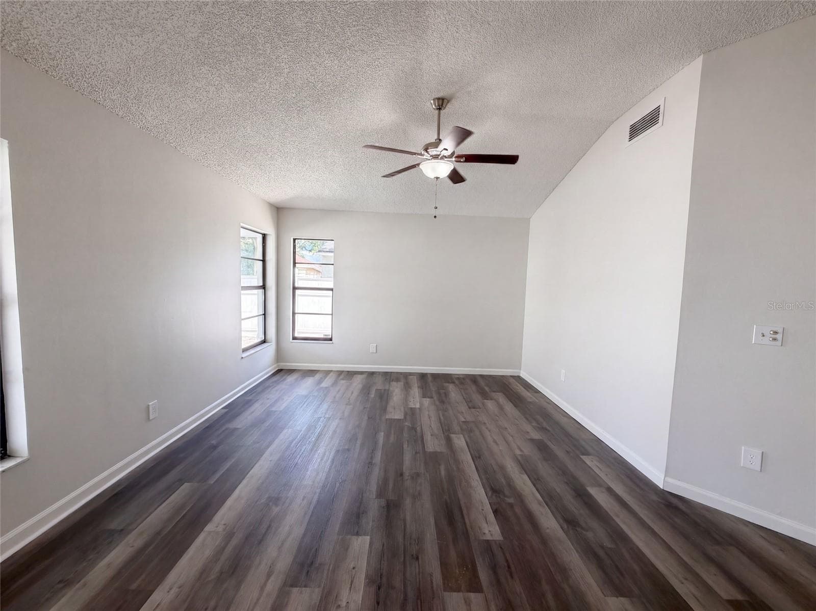 Single Family Residence at 9507 LETTERSTONE CT, TAMPA, photo 7 of 16