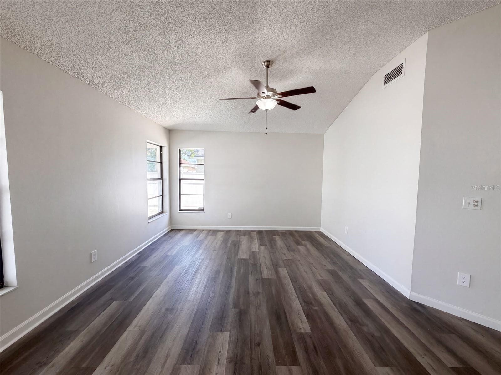 Single Family Residence at 9507 LETTERSTONE CT, TAMPA, photo 8 of 16