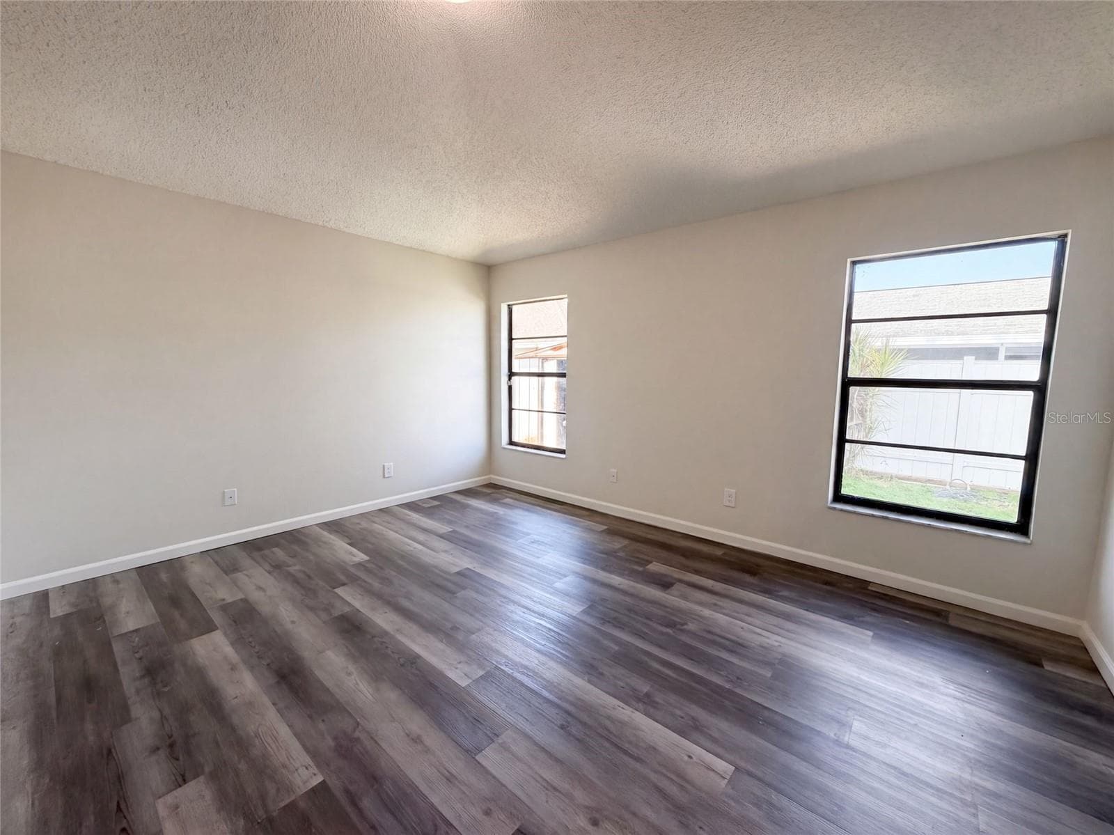Single Family Residence at 9507 LETTERSTONE CT, TAMPA, photo 9 of 16