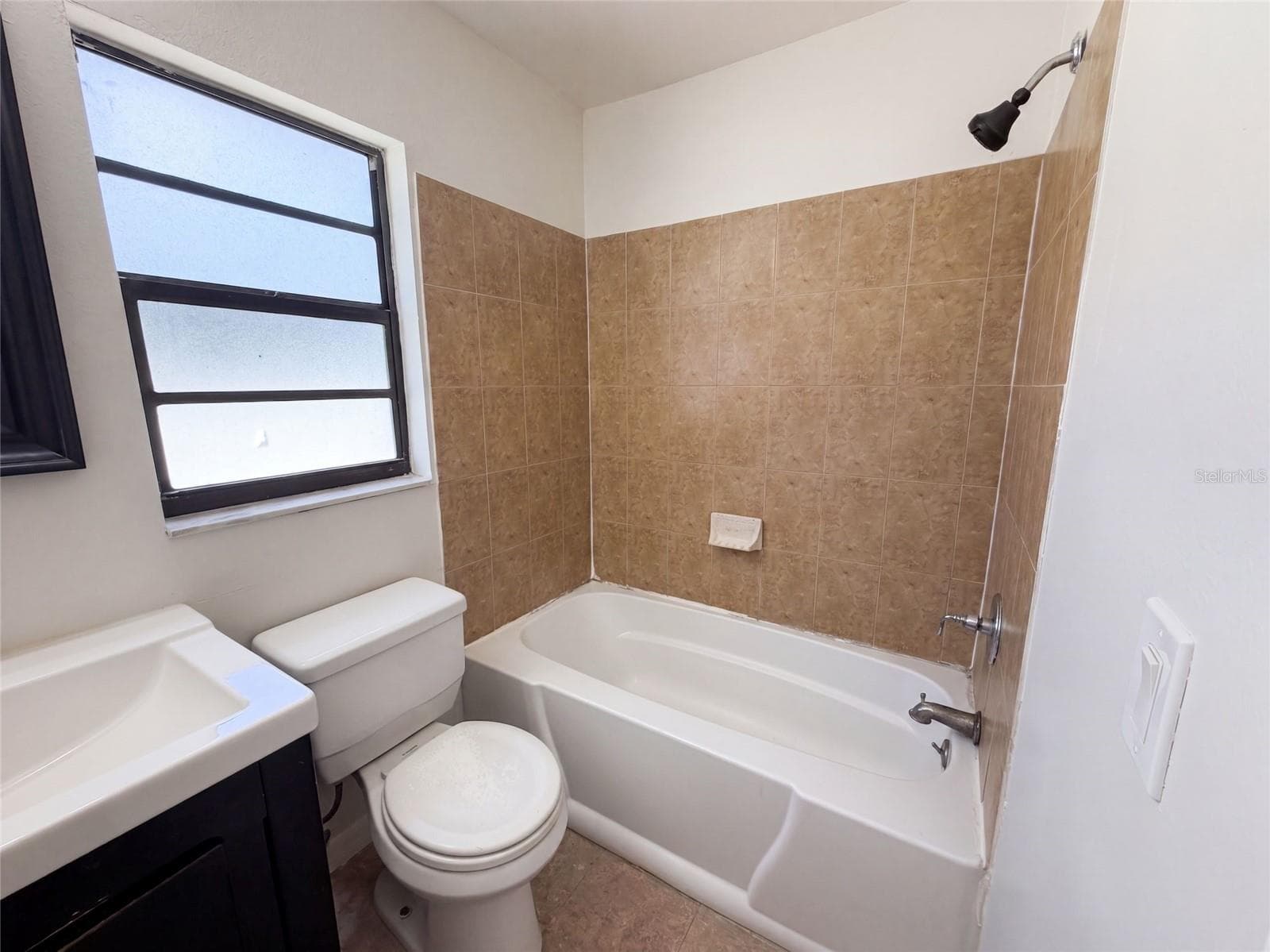 Single Family Residence at 9507 LETTERSTONE CT, TAMPA, photo 11 of 16