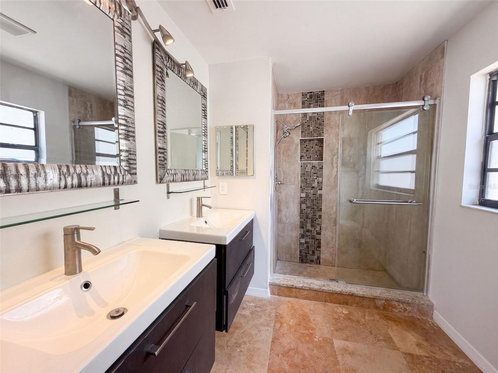 Single Family Residence at 9507 LETTERSTONE CT, TAMPA, photo 13 of 16