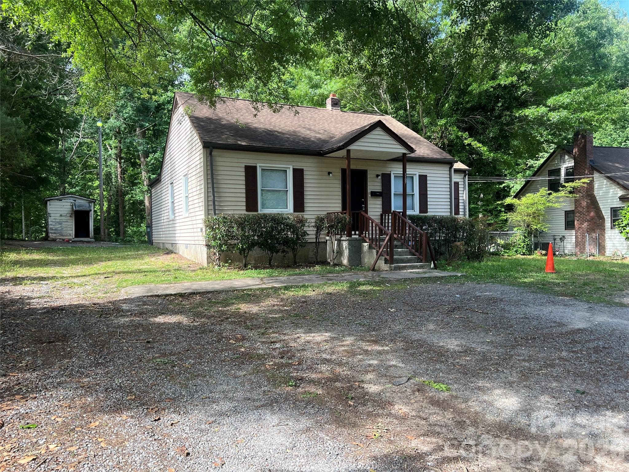 Single Family Residence at 1107 W Davidson Avenue, Gastonia, photo 2 of 14
