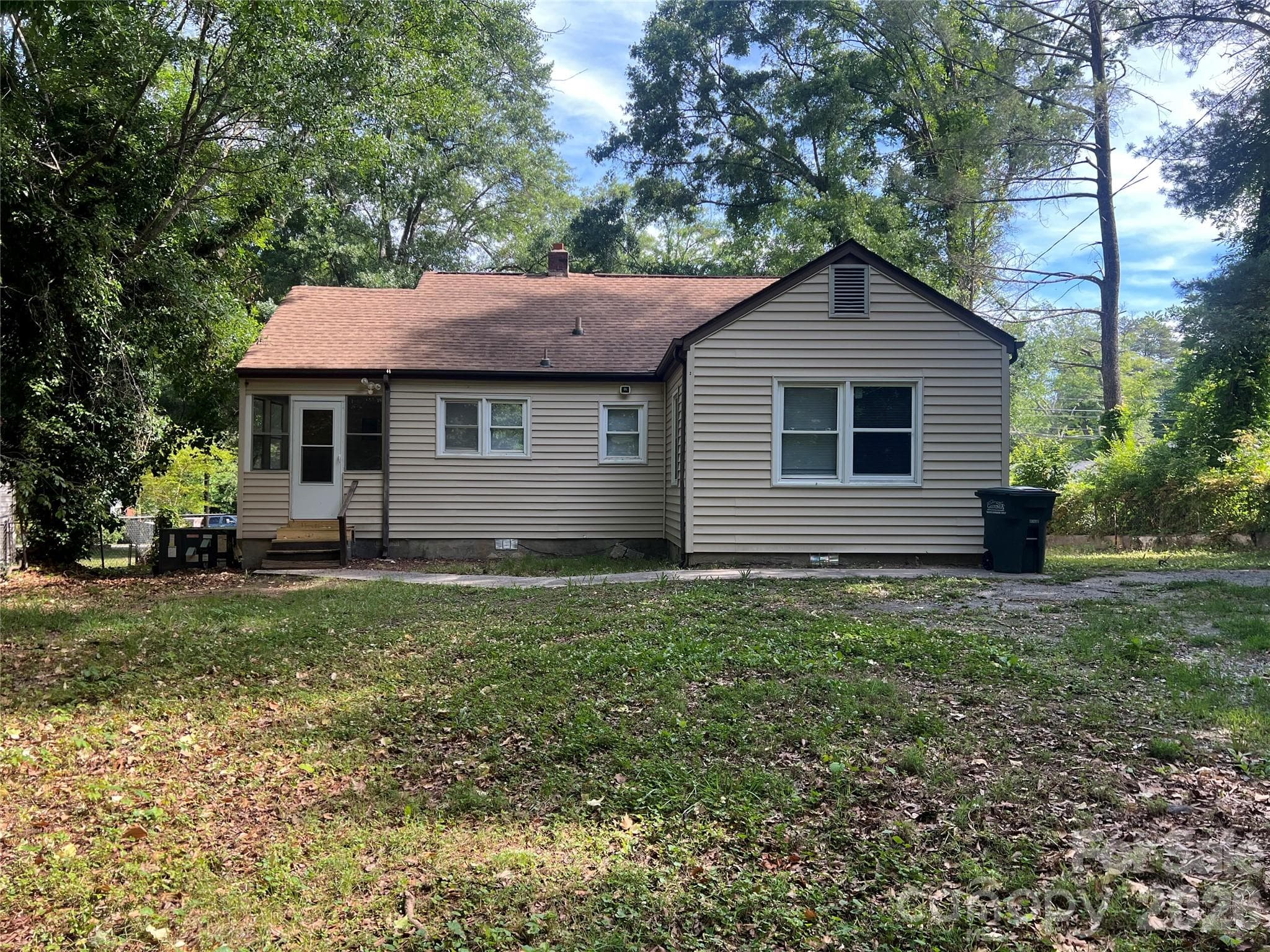 Single Family Residence at 1107 W Davidson Avenue, Gastonia, photo 3 of 14