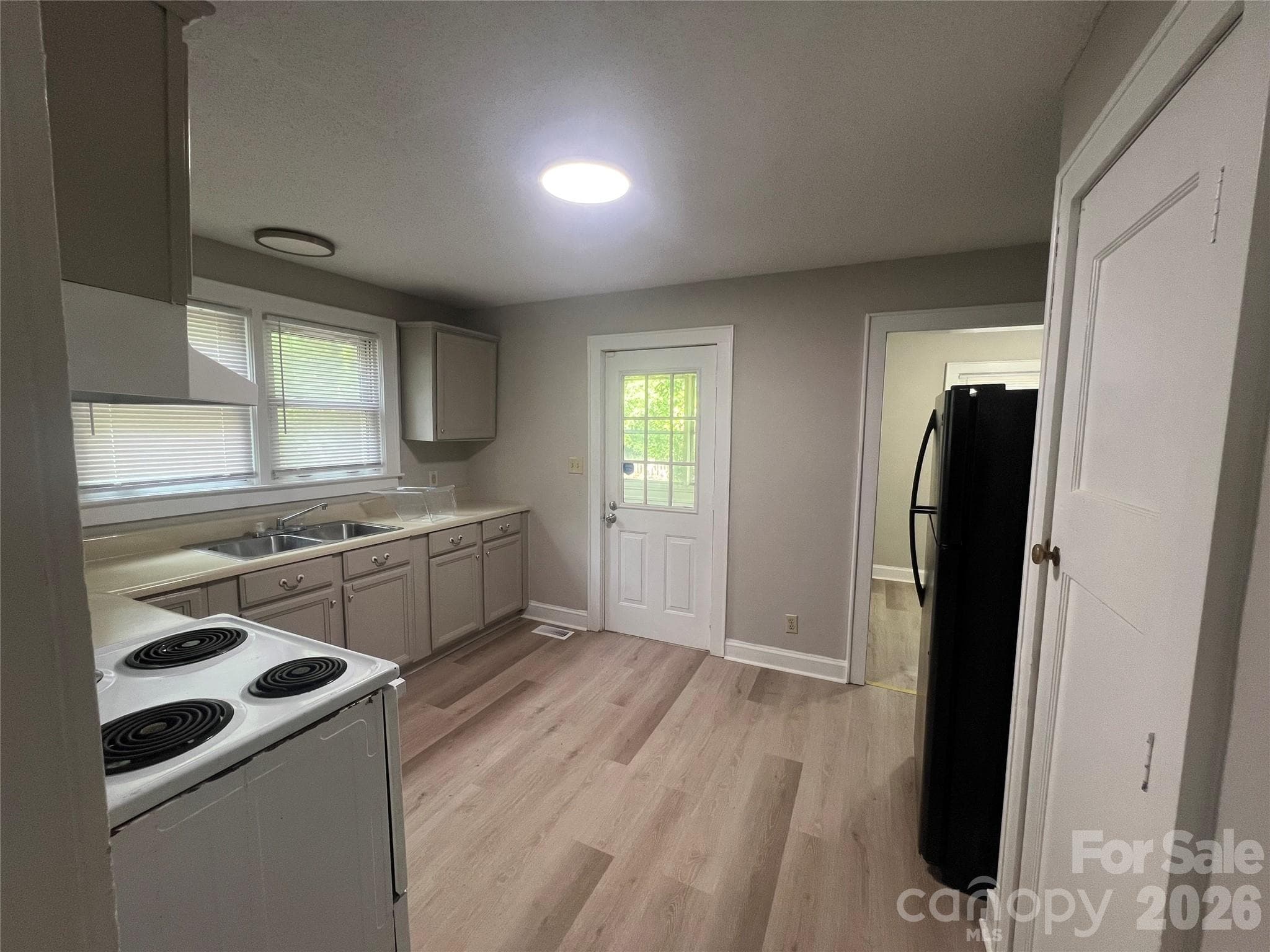 Single Family Residence at 1107 W Davidson Avenue, Gastonia, photo 6 of 14