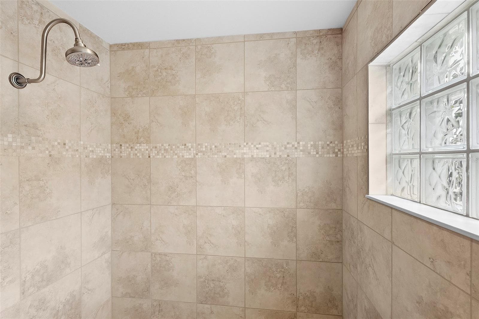 roman tile walk-in shower - 1757 PENNECAMP DR, THE VILLAGES