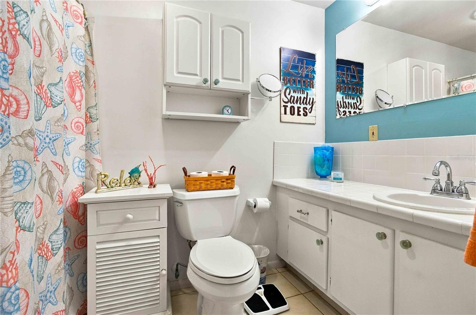 Coastal styled bathroom - 304 47TH AVENUE DR W #313, BRADENTON