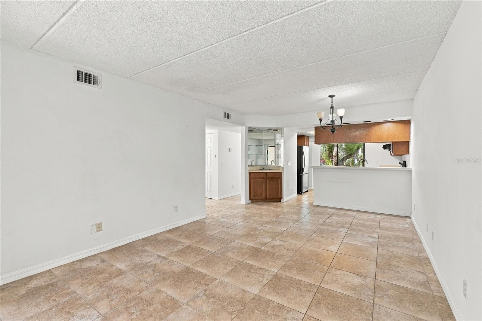 Living Room / Dining Room Combo - 131 WOODLAKE WYNDE, OLDSMAR