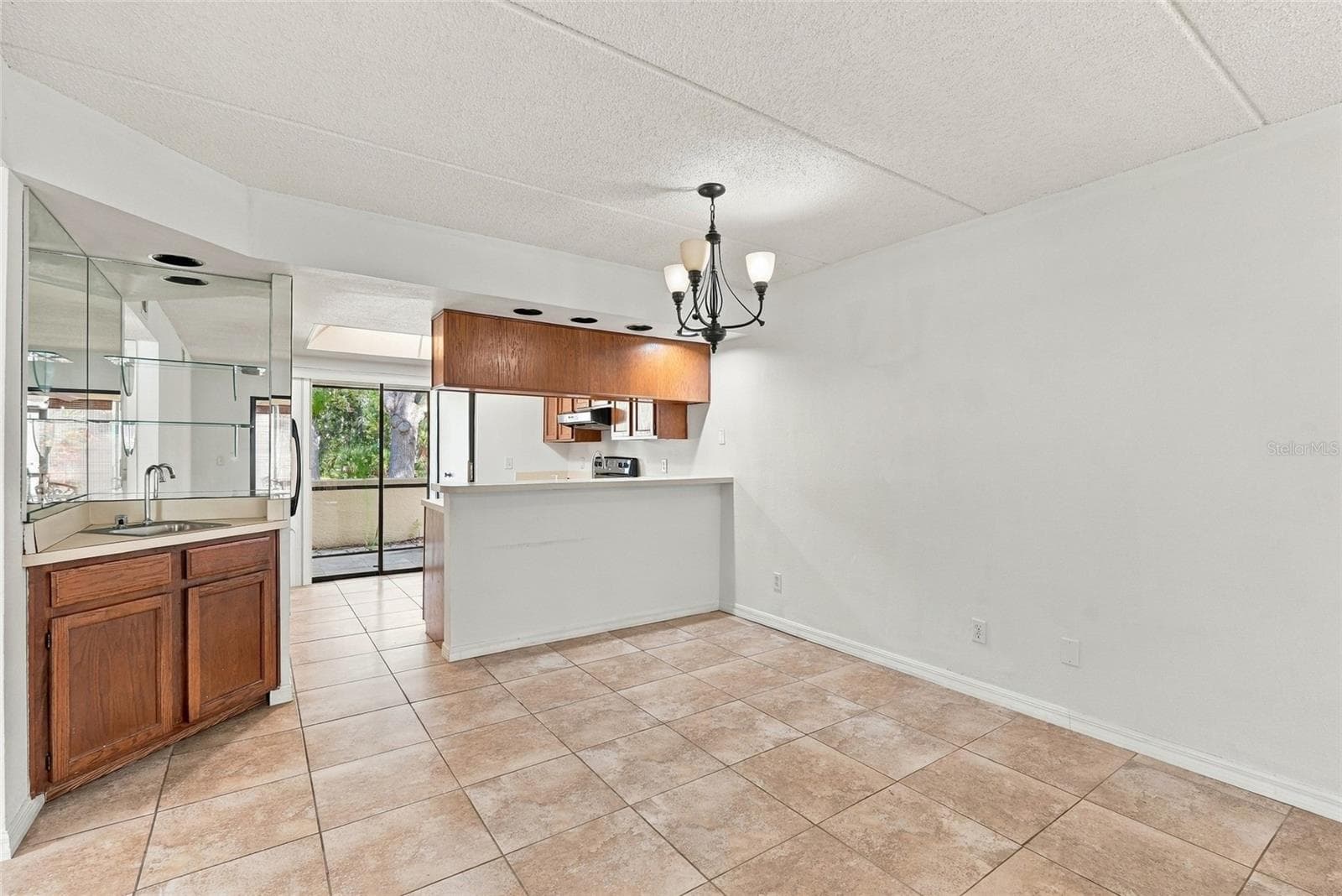 Dining Room / Kitchen - 131 WOODLAKE WYNDE, OLDSMAR