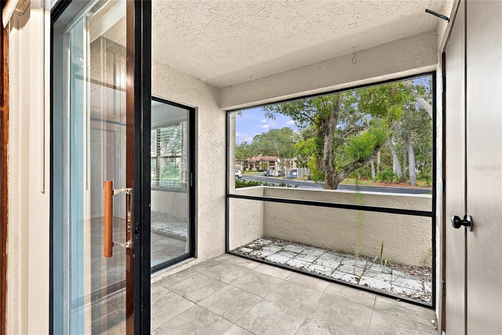 Front Screened in Patio - 131 WOODLAKE WYNDE, OLDSMAR