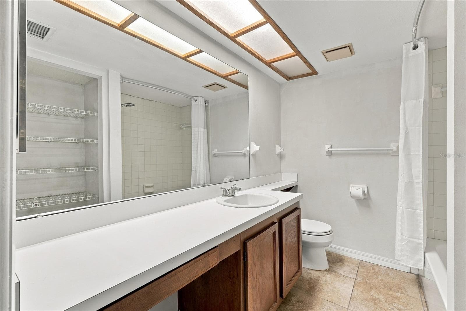 Primary En-Suite Bathroom - 131 WOODLAKE WYNDE, OLDSMAR
