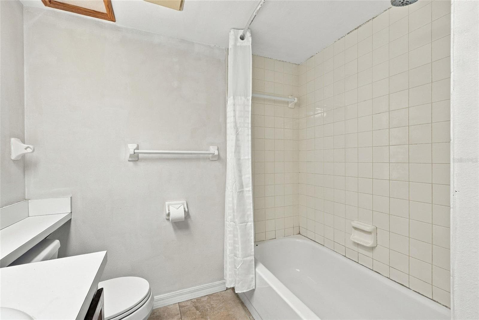 Primary En-Suite Bathroom - 131 WOODLAKE WYNDE, OLDSMAR