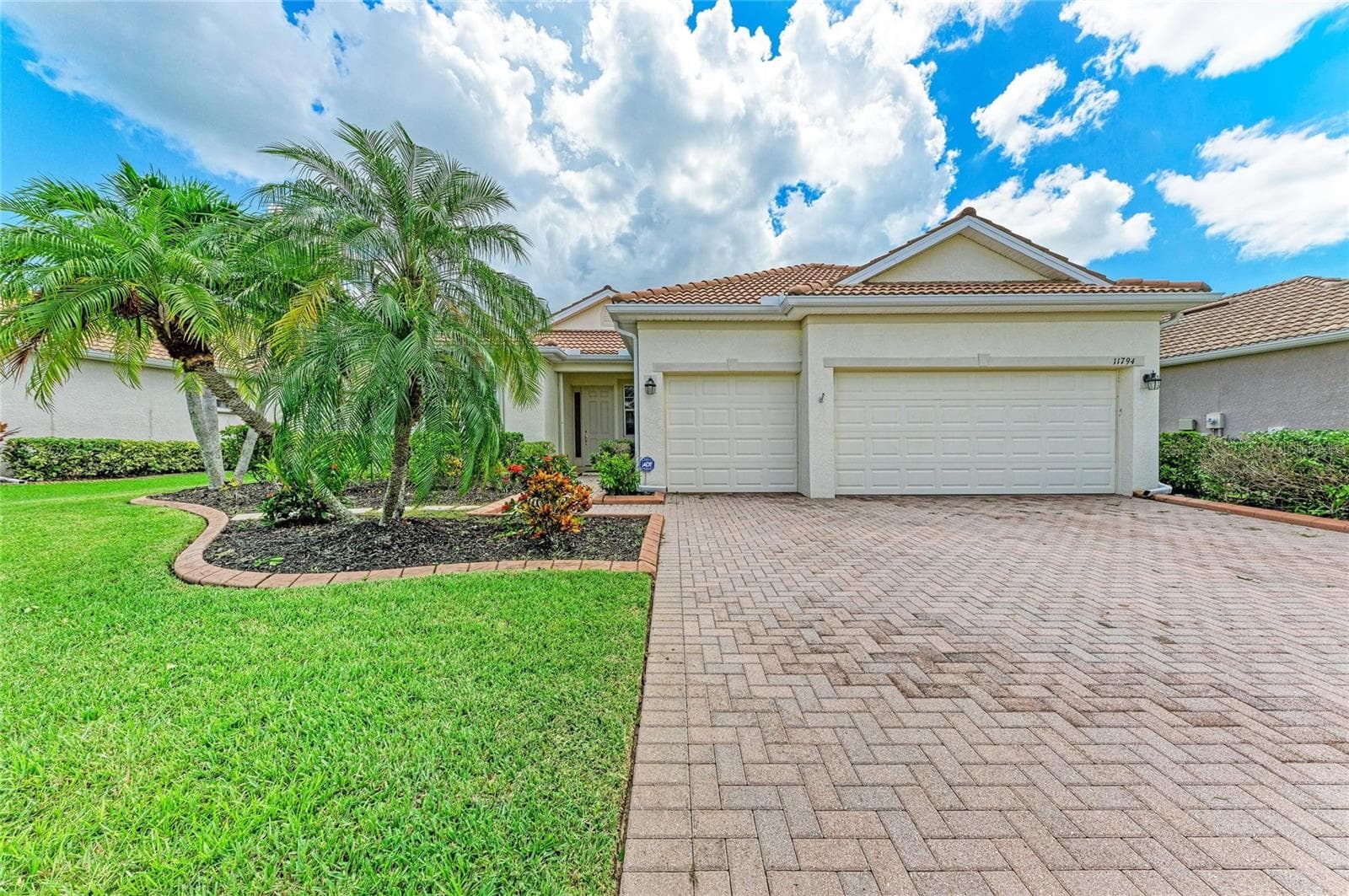 Single Family Residence at 11794 GRANITE WOODS LOOP, VENICE, photo 2 of 100