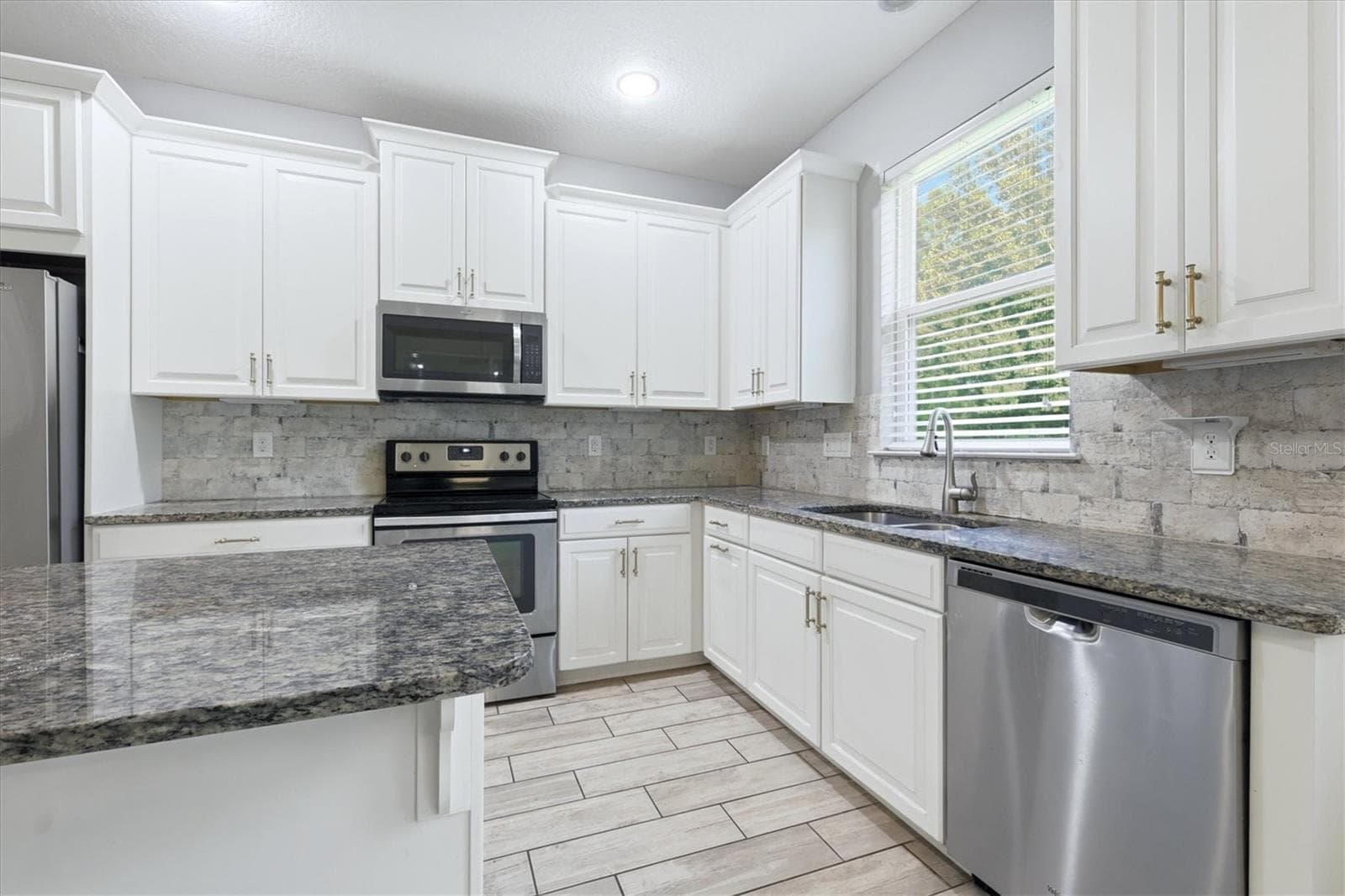 Townhouse at 11705 MEADOWGATE PL, BRADENTON, photo 15 of 48