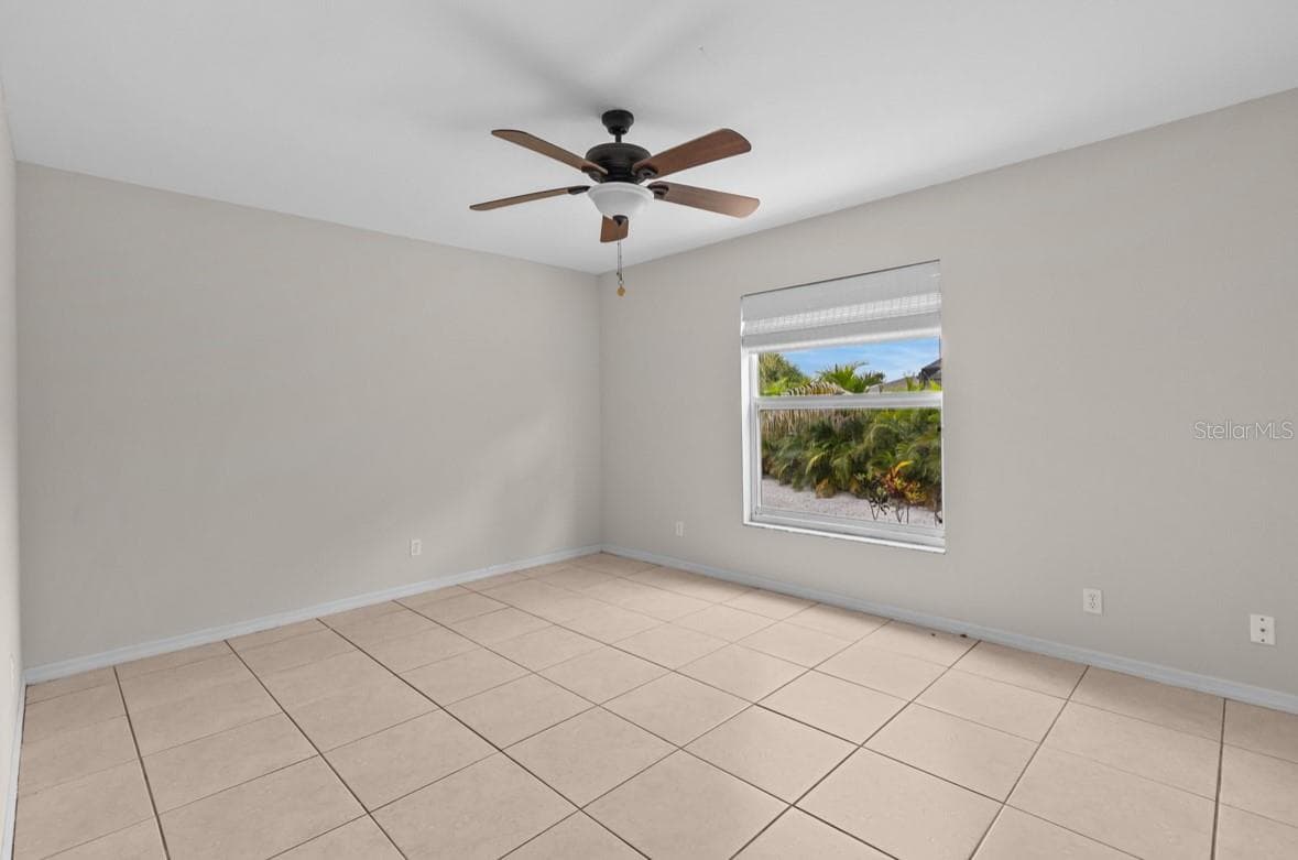 Single Family Residence at 1040 BAY HARBOR DR, ENGLEWOOD, photo 8 of 13
