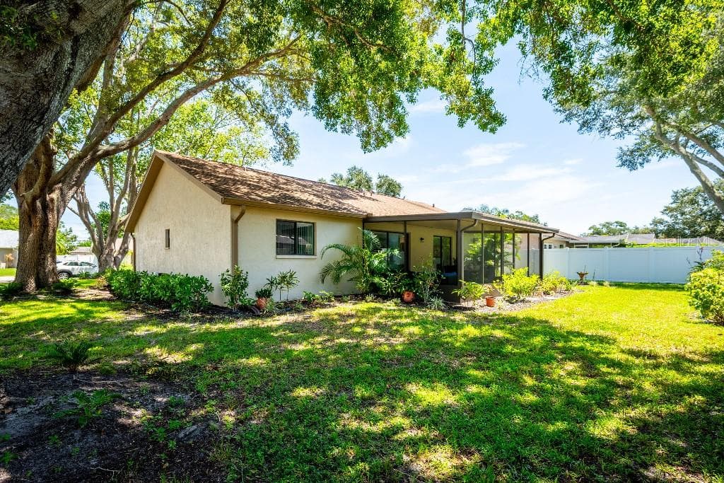Single Family Residence at 2109 CYPRESS POINT DR N, CLEARWATER, photo 26 of 30