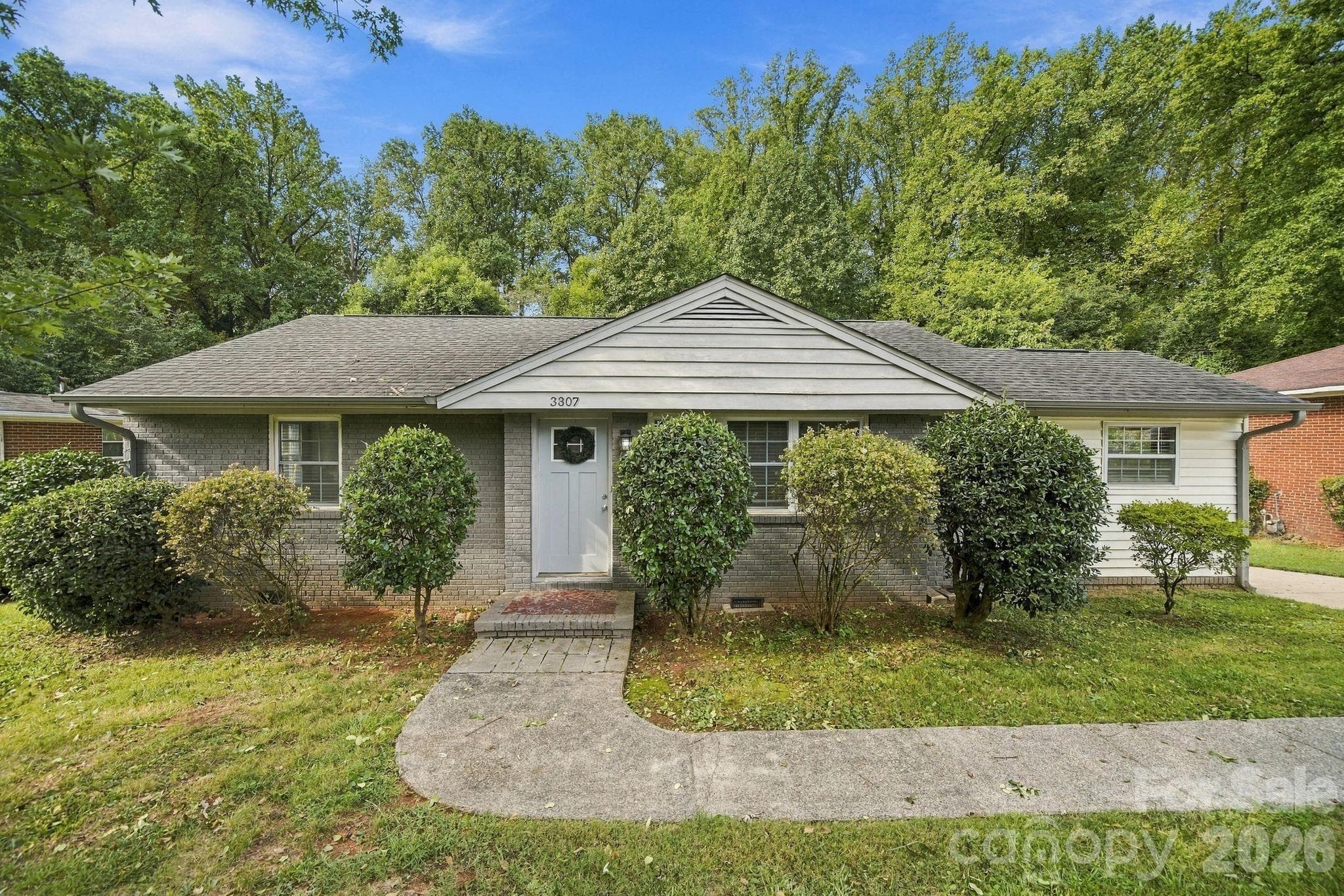 Single Family Residence at 3307 Bonaire Drive, Charlotte, photo 2 of 20