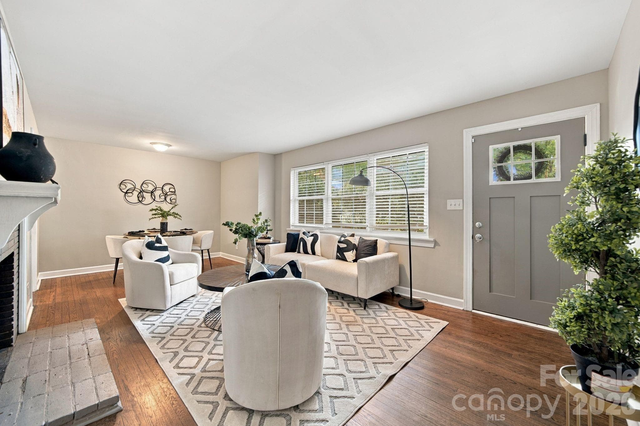 Single Family Residence at 3307 Bonaire Drive, Charlotte, photo 4 of 20