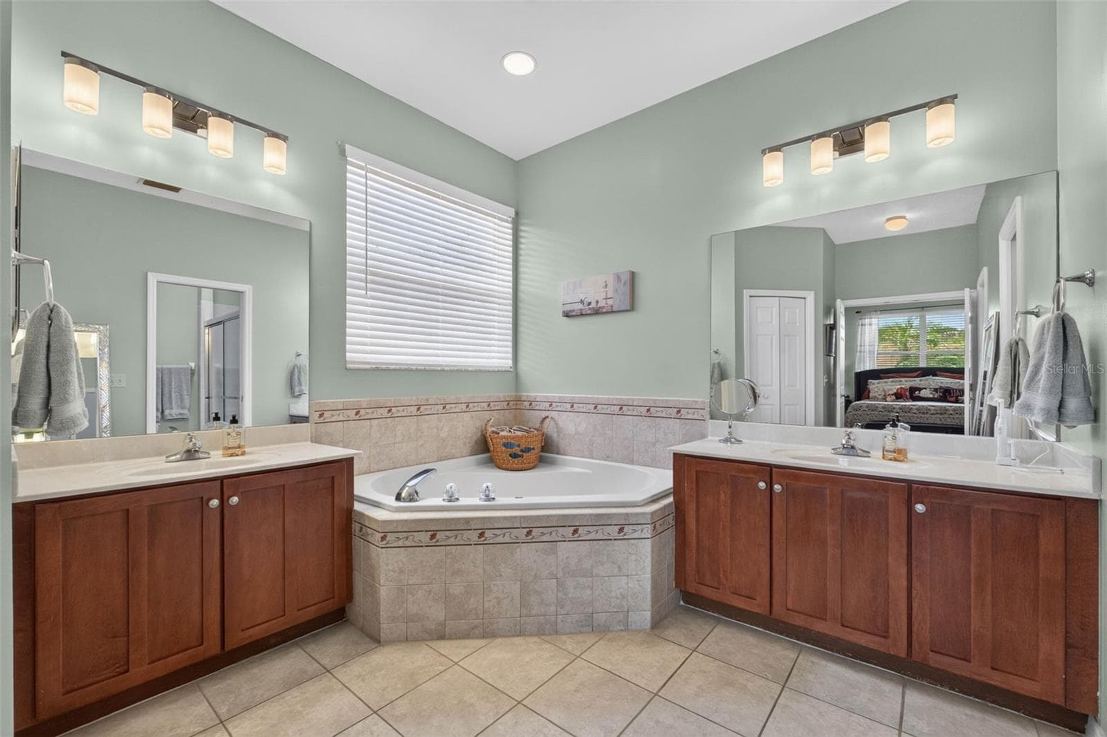Single Family Residence at 5325 SNEAD DR, WINTER HAVEN, photo 32 of 99