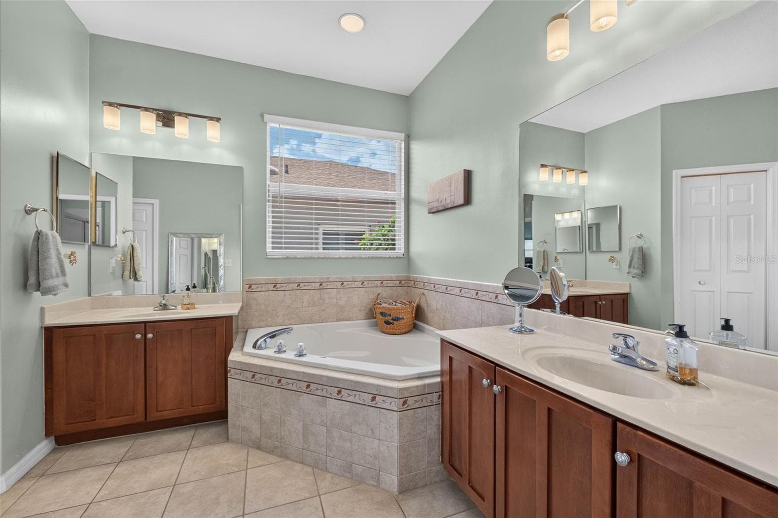 Single Family Residence at 5325 SNEAD DR, WINTER HAVEN, photo 34 of 99