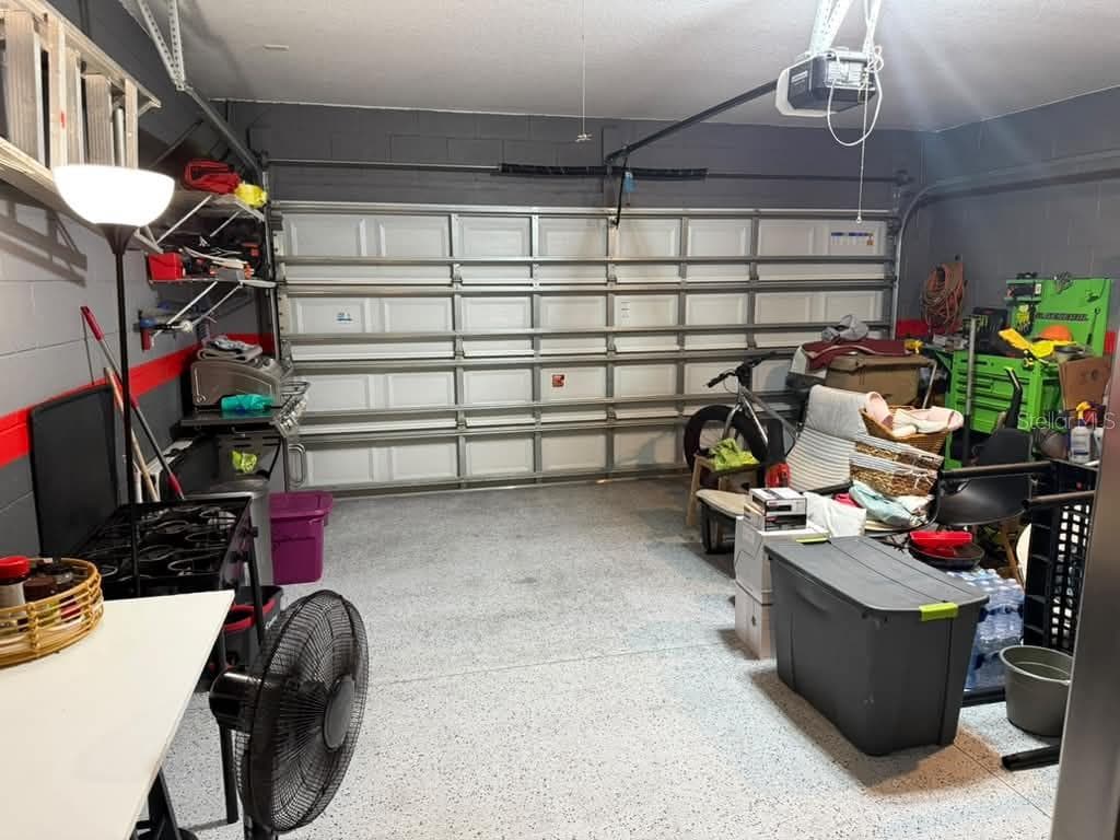 Garage - 4260 PEBBLES THROW DR, KISSIMMEE